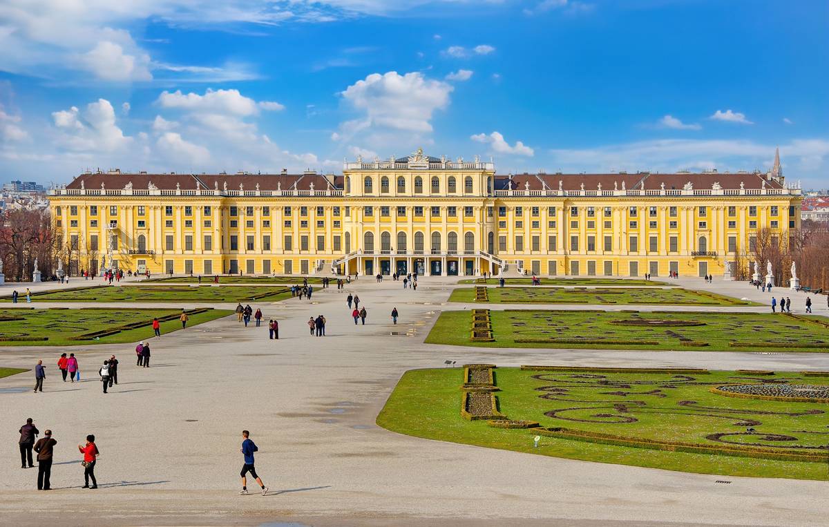 Schloss Schonbrunn (Schonbrunn Palace)